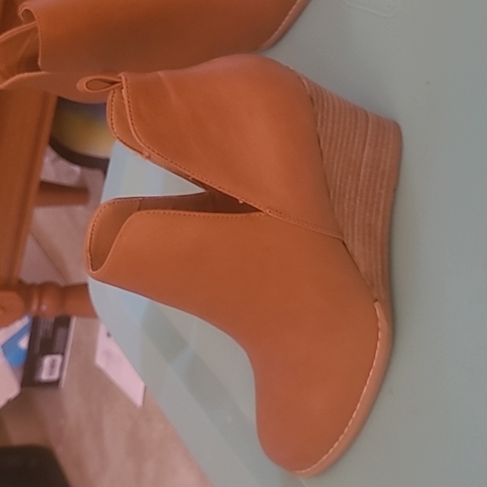 Wedges (shoes)p